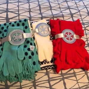NY&C SCARVES AND GLOVES.